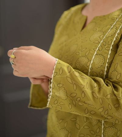 Olira – Kurta Set with Golden Floral Detailing