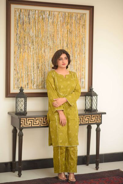 Olira – Kurta Set with Golden Floral Detailing